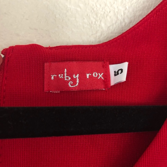 Red Dress - Picture 3 of 4